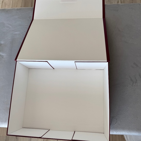 Gucci Box with Shopping Bag - Picture 2 of 10